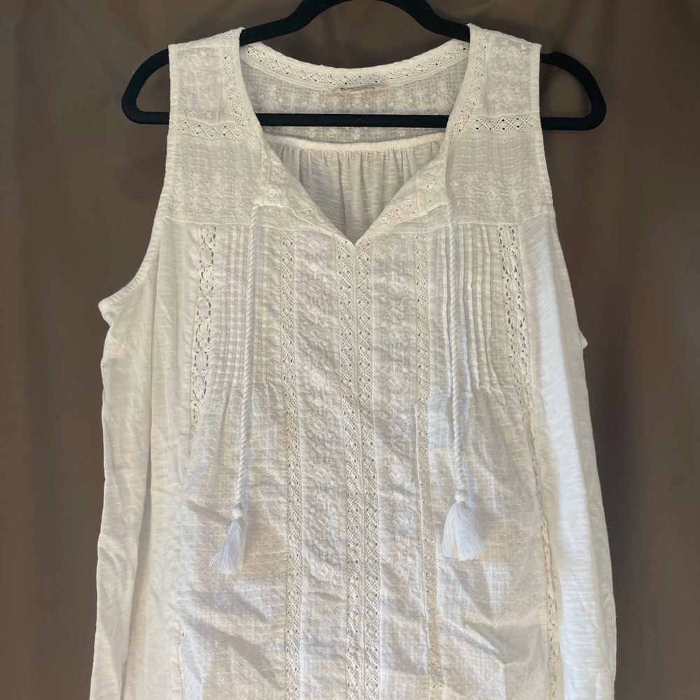 Lucky Brand white tank top Plus Size 1x. Runs small.